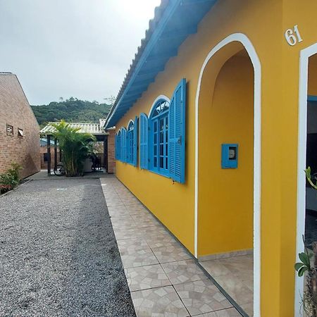 Casa 300M Da Praia Com Lindo Jardim! Флорианополис Экстерьер фото