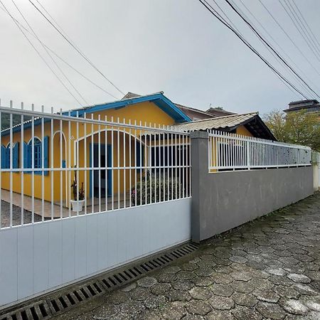 Casa 300M Da Praia Com Lindo Jardim! Флорианополис Экстерьер фото